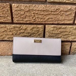 Dual tone Kate spade wallet. Perfect condition